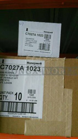 One Honeywell C7027A 1023 C7027A1023 Burner Flame Detector U.V. Sensor