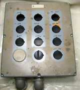 (DO) 1 USED Allen Bradley 12 Hole Enclosure 800T-12TZ
