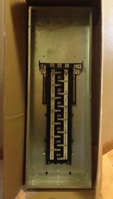 GE POWER MARK PLUS LOAD CENTER 200AMP 3 Phase 42 Space Main Lug -TL42420C