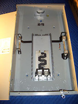New  Eaton Cutler-Hammer 200 Amp 8 Space 16 Circut Outdoor Main Elec Breaker Box