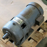 DAYTON NEMA C FLANGE MOTOR MODEL 2Z070, RATIO 19:1, MAX 1725RPM