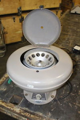 IEC CL CENTRIFUGE WITH THE 809 ROTOR WORKING