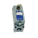 9007Aw19  New In Box  Square D Limit Switch  -