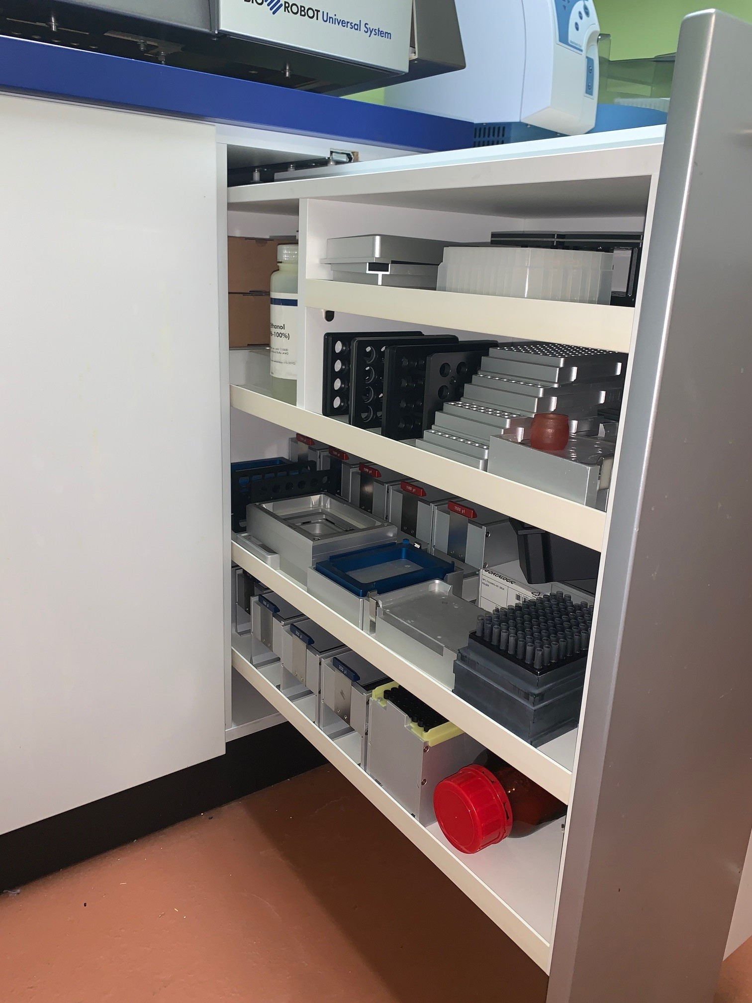 Buy USED QIAGEN BIOROBOT 8000 VACUUM MANIFOLD