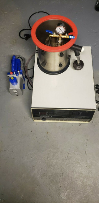 Labconco Lyph Lock 4.5 Freeze Dryer Lyophilizer With Vacucuum Pump No Issues