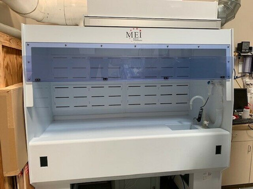 6-Foot Laminar Flow Hood With Sink, Hepa Filter, Casters. 6-Foot Laminar Flow Hood With Sink, Hepa Filter, Casters.