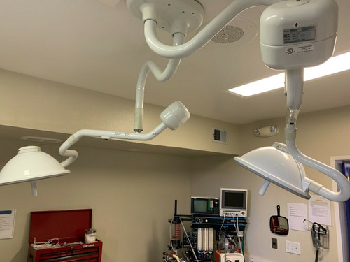 Set Of 2 Midmark Ritter 355 Surgery Procedure Lights Ceiling Mounted