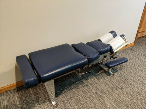 Lloyd Chiropractic Table With Drops