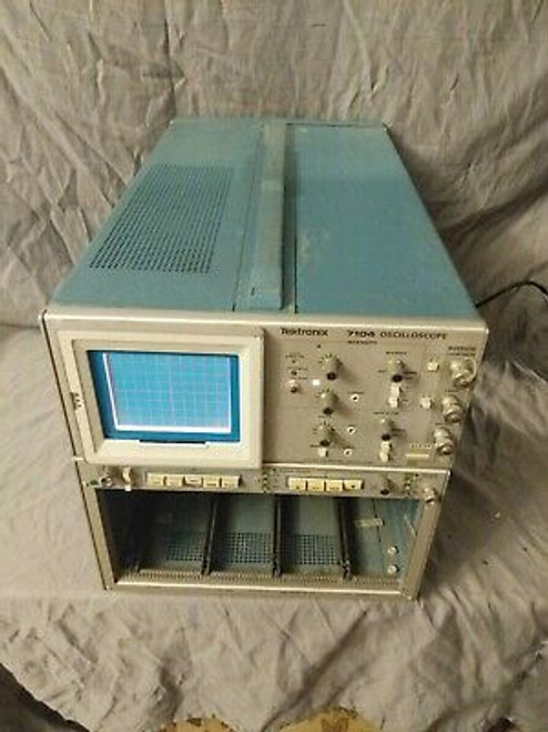 Tektronix 7104 Oscilloscope Without Plug-Ins