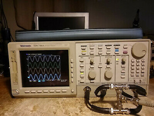 Tektronix 4 Channel Tds744A 500Mhz 2Gsa/S Oscilloscope 13 1F 1M 2F