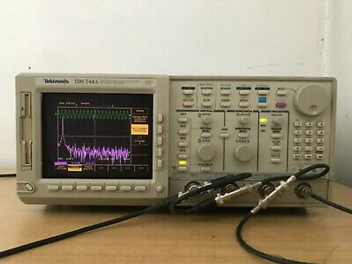 Tektronix Oscilloscope Tds744A 500Mhz 2Gs/S In Perfect Working Condition.