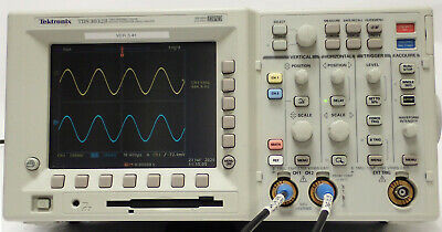 Tektronix Tds 3032B 2 Ch Oscilloscope 300 Mhz 2.5 Gs/S W/ Tds3Trg And Tds Fft