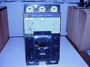 300 amp 3 PHASE-  Square D THERMAL  MAGNETIC CIRCUIT BREAKER  LAL36300MB