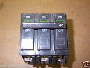 GE THHQB THHQB32040 240V 3 POLE 40 AMP CIRCUIT BREAKER Chipped
