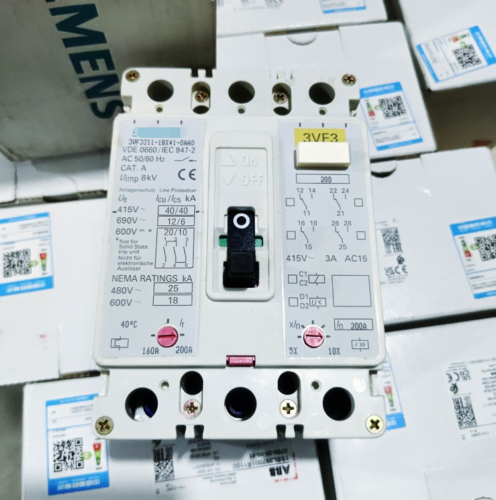 1Pc  New  3Vf3311-1Bx41-0Aa0 3P 200A