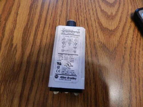 Allen Bradley 700-Hs22Au120 /A Time Delay Relay 120V Ac/Dc