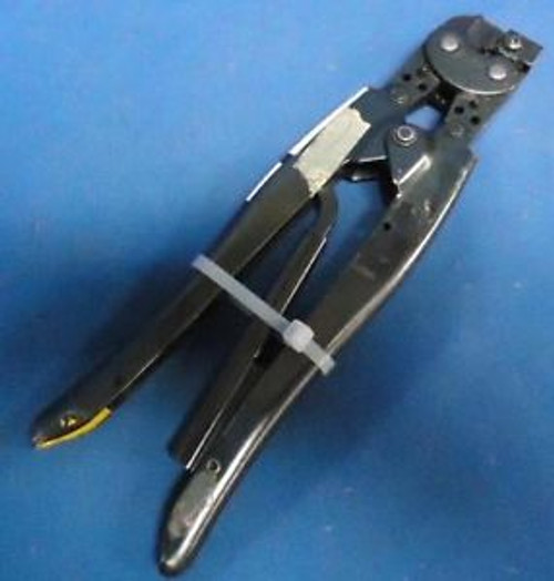 AMP HAND CRIMPING TOOL/CRIMPER M/N 90123-5 USED