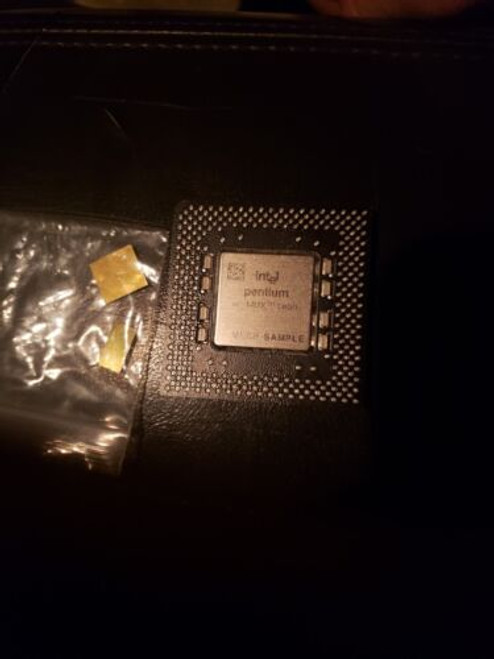 Intel Pentium Mech Sample. Includes Silicone Wafers.