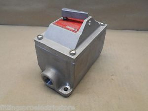 CROUSE HINDS EFDC218 T8 SA TCF ALUMINUM SELECTOR SWITCH WITH 3/4 FEED THRU BOX