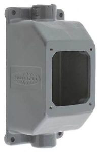 HUBBELL WIRING DEVICE-KELLEMS FT302W Feed Thru Box,1 In Hub,Straight