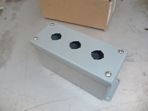 HUBBELL / WIEGMANN 2VB61 MINIATURE 3 HOLE  PUSH BUTTON ENCLOSURE