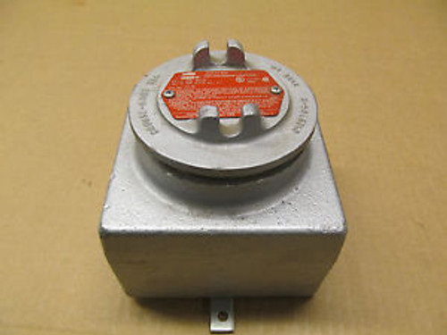 1 NEW CROUSE HINDS GUE EXPLOSION PROOF OUTLET BOX FOR HAZARDOUS LOCATIONS