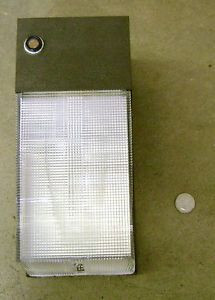 Hubbell NRG-307  75 Watt HID Photocell Controlled Perimeter Security Light