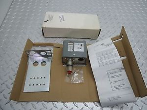 Johnson Controls P70Ka-7A High Pressure Lockout Control