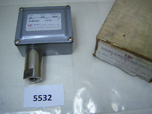 United Electric Pressure Switch J7-9676-218 0-30 Hgv 1.5 Hg 15A 125/250V
