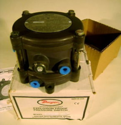 Dwyer Explosion Proof Differential Pressure Switch Series 1950G-00-B-120. New