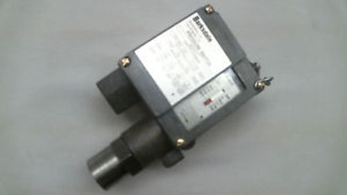 Barksdale 9675-3-V  Sealed Piston Switch
