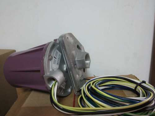 One New C7012E1104 C7012E 1104 Flame Detector By