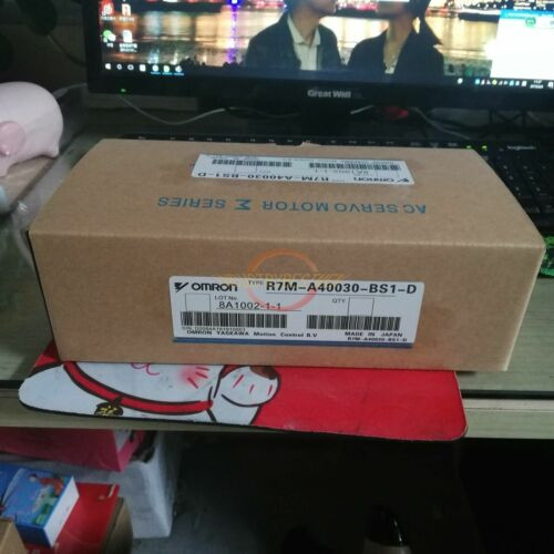One New Omron R7M-A40030-Bs1-D Servo Motor