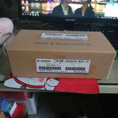1Pcs Omron Servo Motor R7M-A40030-Bs1-D New