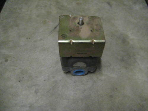 Barksdale 9045Roac3-Mc-J Manual Control Directional Valve , A1