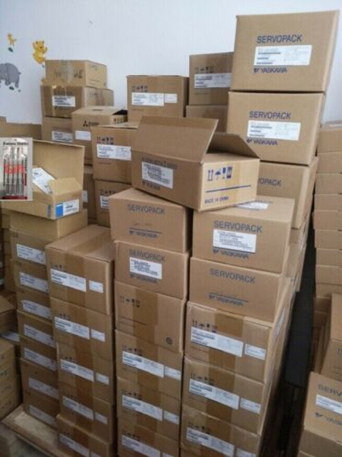 1Pcs New  Yaskawa Sgmph-04Aaa41D-Oy