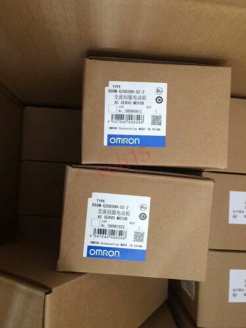 New In Box Omron Servo Motor R88M-G40030H-Bs2-Z