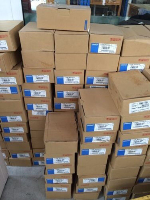 New Omron Servo Motor R88M-G10030T-Bs2-Z
