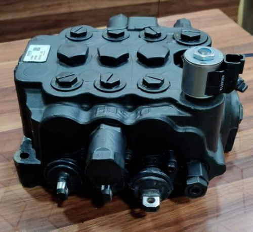 Jcb 3Cx Husco - Loader Valve Block 3 Spool Part No: 25/624000 25/222579