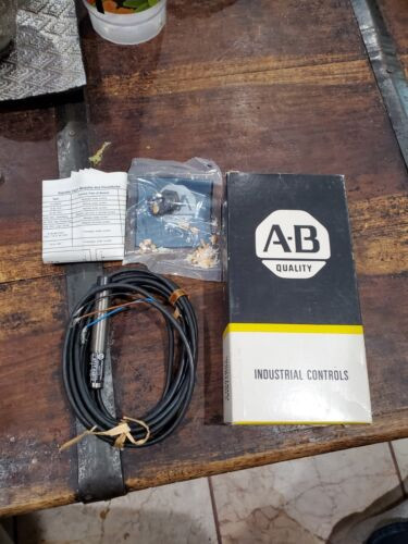 Allen Bradley  871T Photoswitch  Cylindrical Inductive Switch Cat. 871T-R4B12