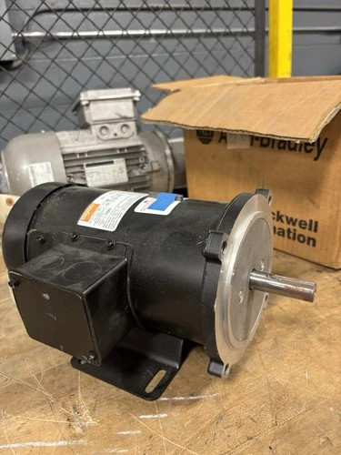 NEW NO BOX DAYTON 2M168A DC Motor 1/2 HP 1725 rpm 90V DC 56C TEFC 2M168