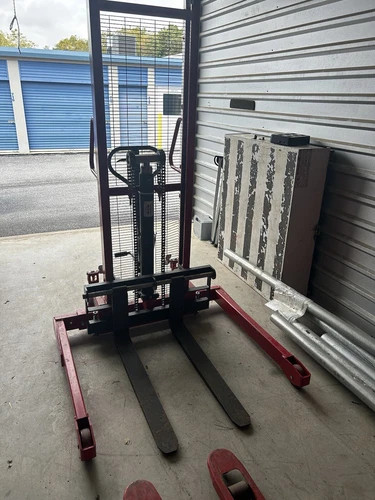 Dayton Manual Hydraulic Lift 2000 Lbs Capacity