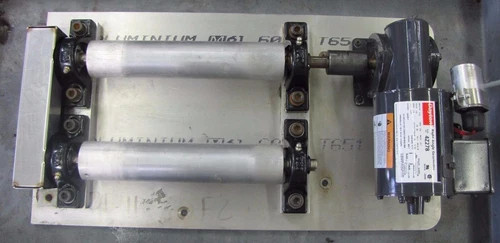 DAYTON 4Z278 1/12 HP 115V 173 RPM 10:1 RATIO GEARMOTOR W/ 2 TURNING ROLLERS