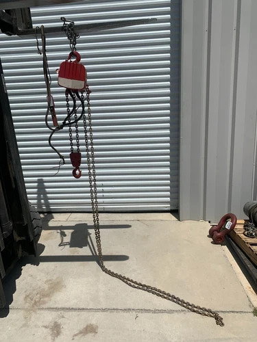 Dayton Electric Chain Hoist 9N100B 20 ft lift 3 phase power