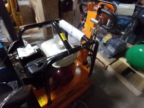 Dayton / Kushlan:  6LCW4 Vibratory Reversible Plate Compactor with Honda  Engine