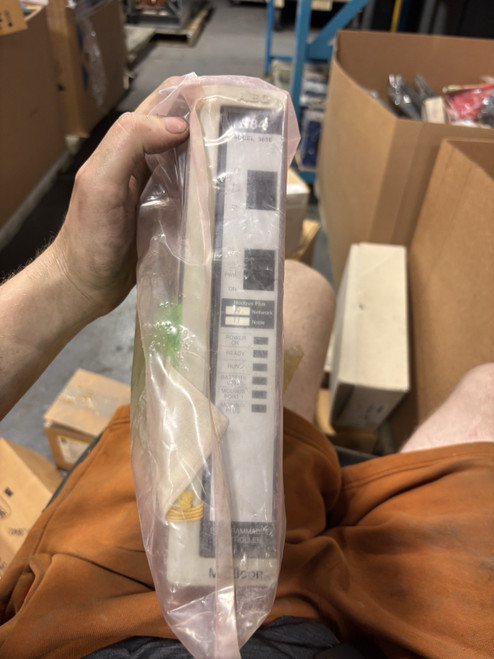 New NEW SEALED MODICON PROGRAMMABLE CONTROLLER MODULE PC-E984-385 PCE984385 - Product Image