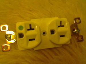 Hubbell Duplex Receptacles Bry 8300 W White(10 Pc)New