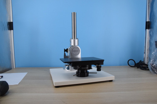 New Leica Inclinable Microscope Focusing Stand With Stage