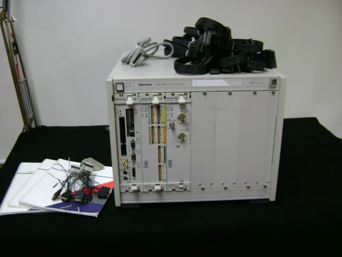 Used 3105 Tektronix TLA 711 Logic Analyzer  6 Tektronix P6417 Logic Analyzer Probes - Product Image