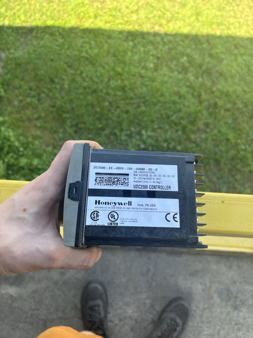 New NEW NO BOX HONEYWELL DC2500-EE-0000-200-00000-00-0 CONTROLLER 90-250VAC 5060HZ - Product Image